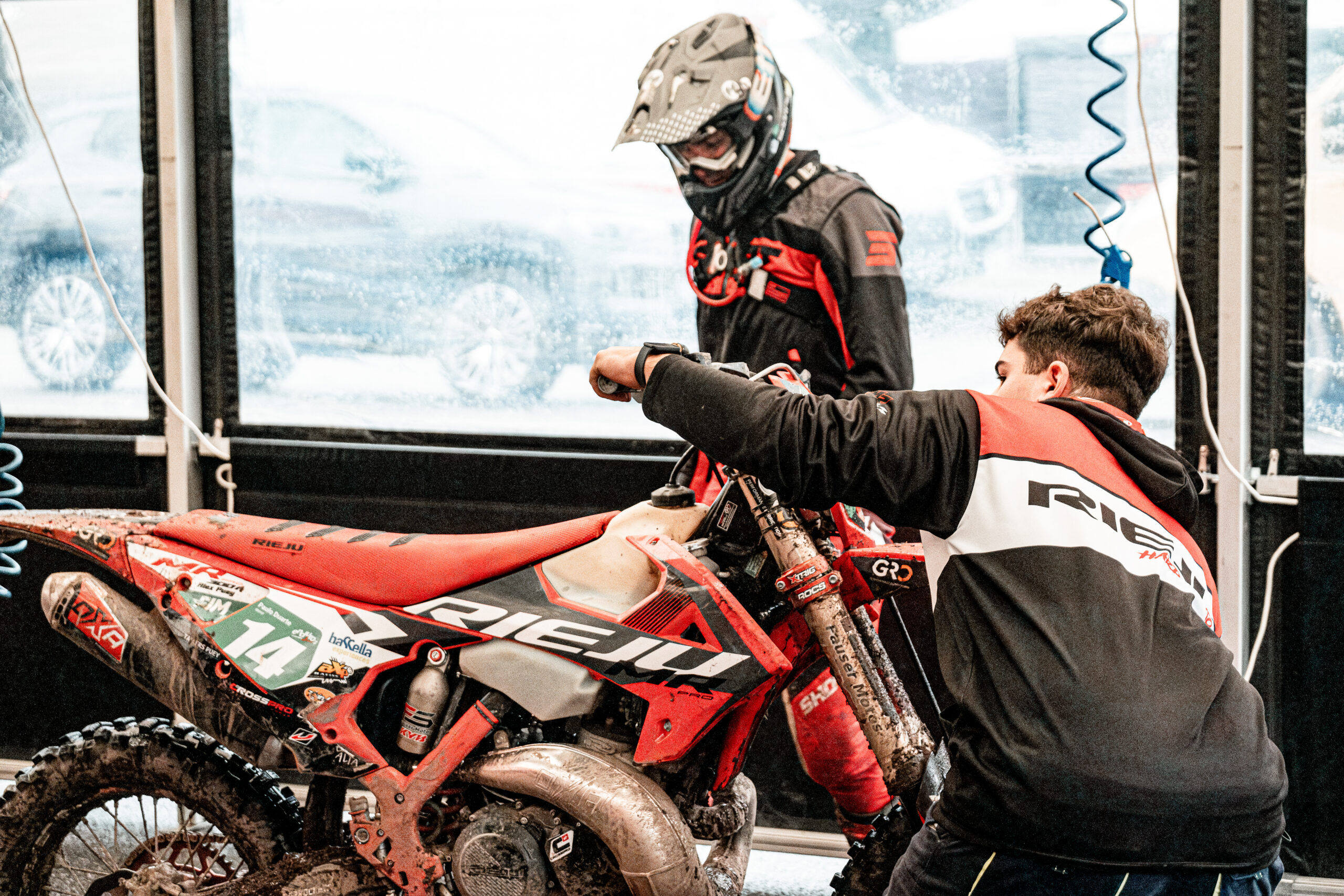 Rieju – l’ultimo marchio indipendente. Intervista con Mirko da EICMA 2025